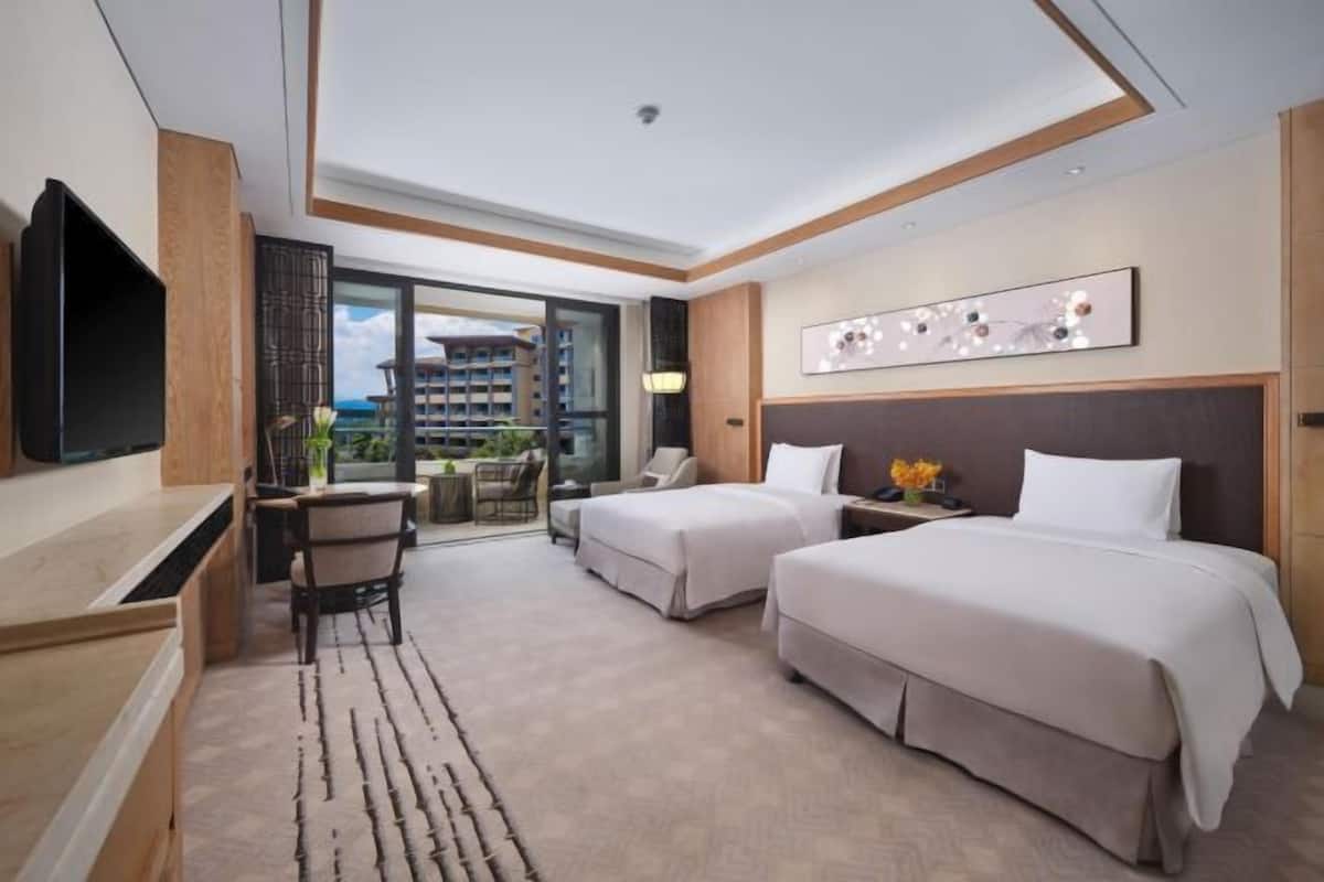 1 bedroom, premium bedding, down comforters, in-room safe