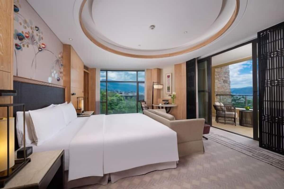 1 bedroom, premium bedding, down comforters, in-room safe