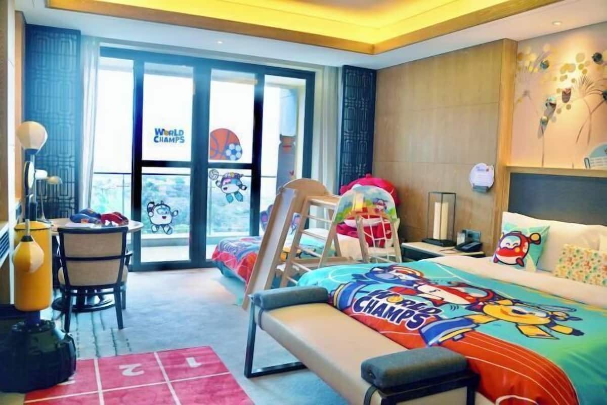 1 bedroom, premium bedding, down comforters, in-room safe