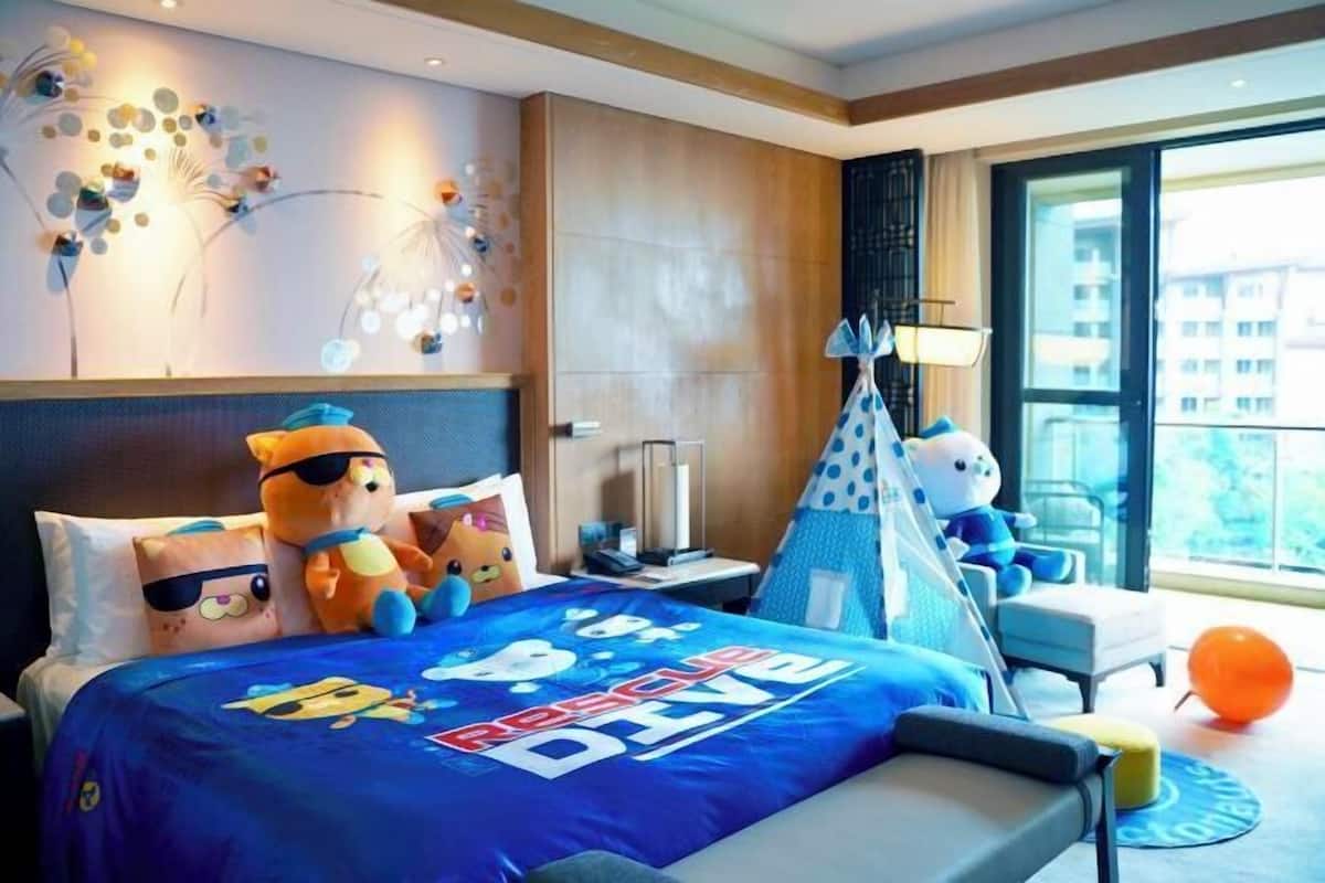 1 bedroom, premium bedding, down comforters, in-room safe