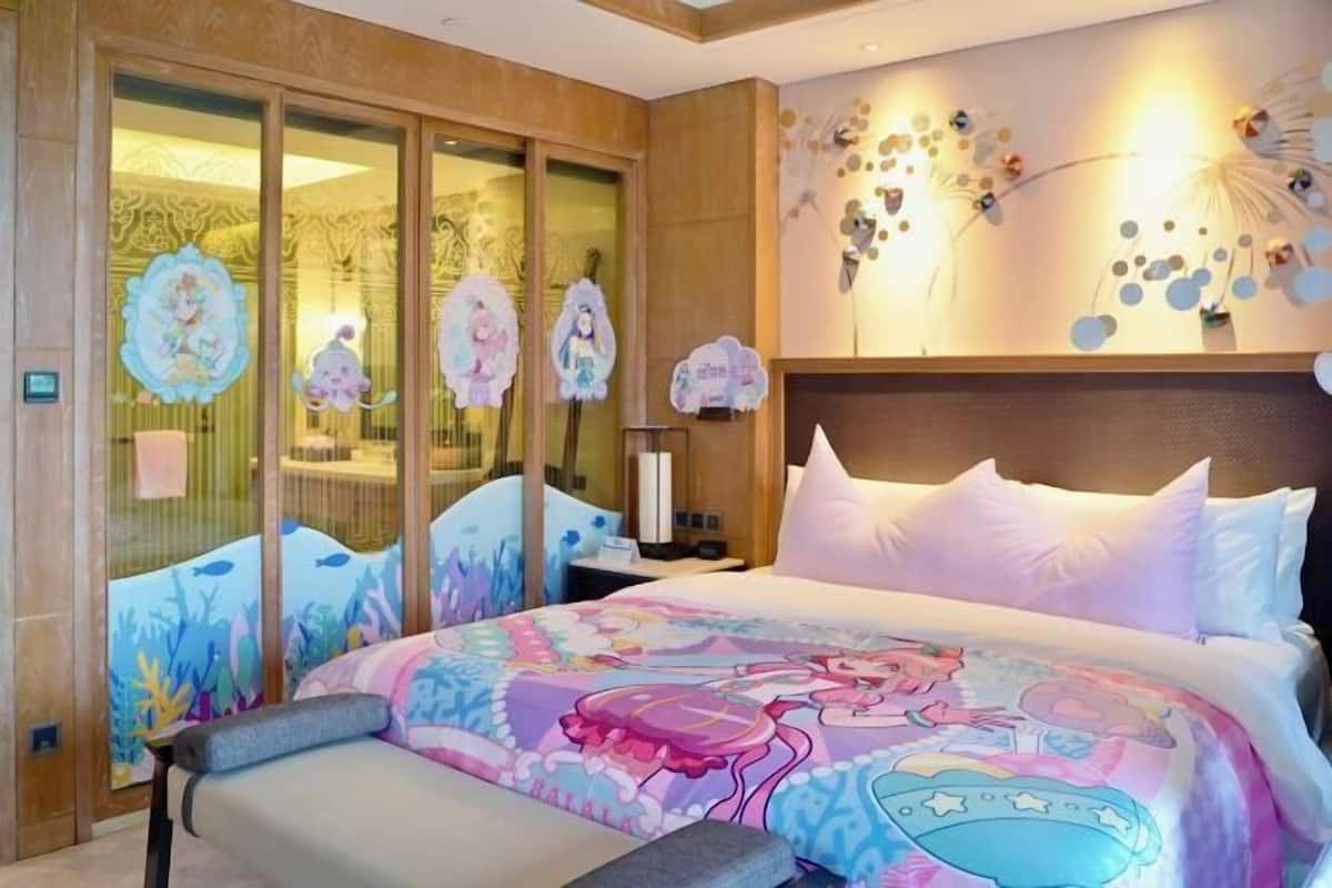 1 bedroom, premium bedding, down comforters, in-room safe