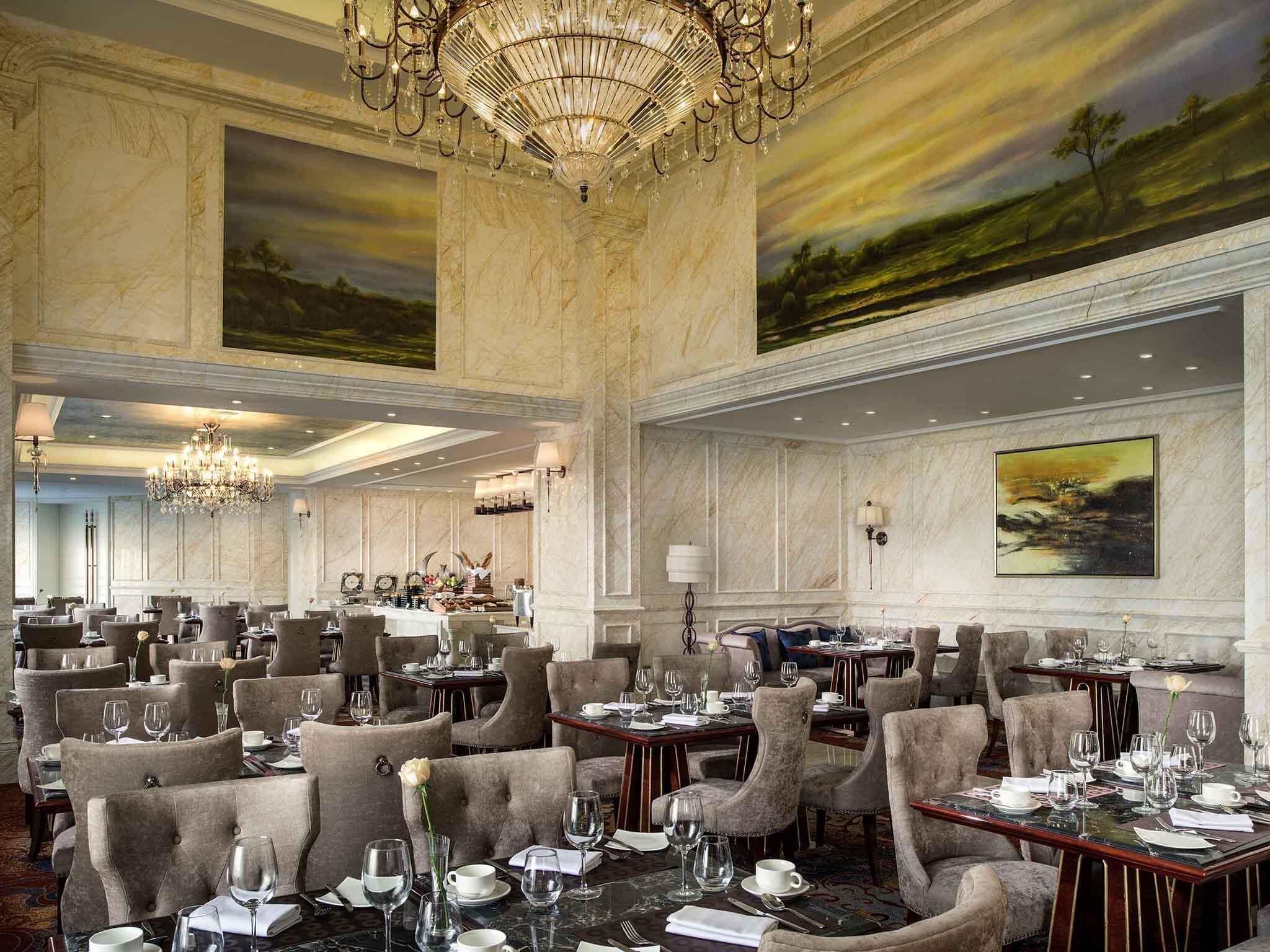 3 restaurants; breakfast, lunch, and dinner served