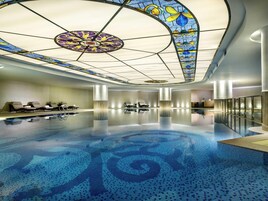 Una piscina techada