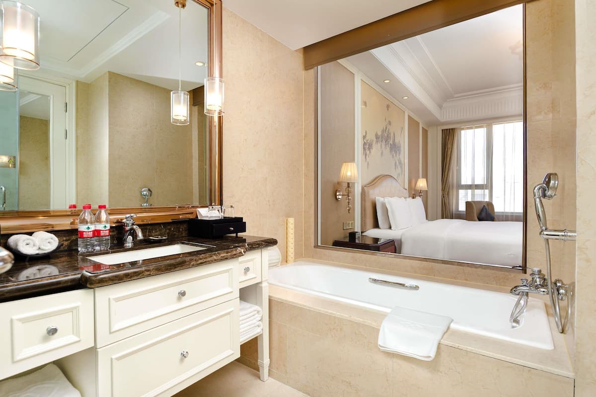 Ropa de cama de alta calidad y minibar