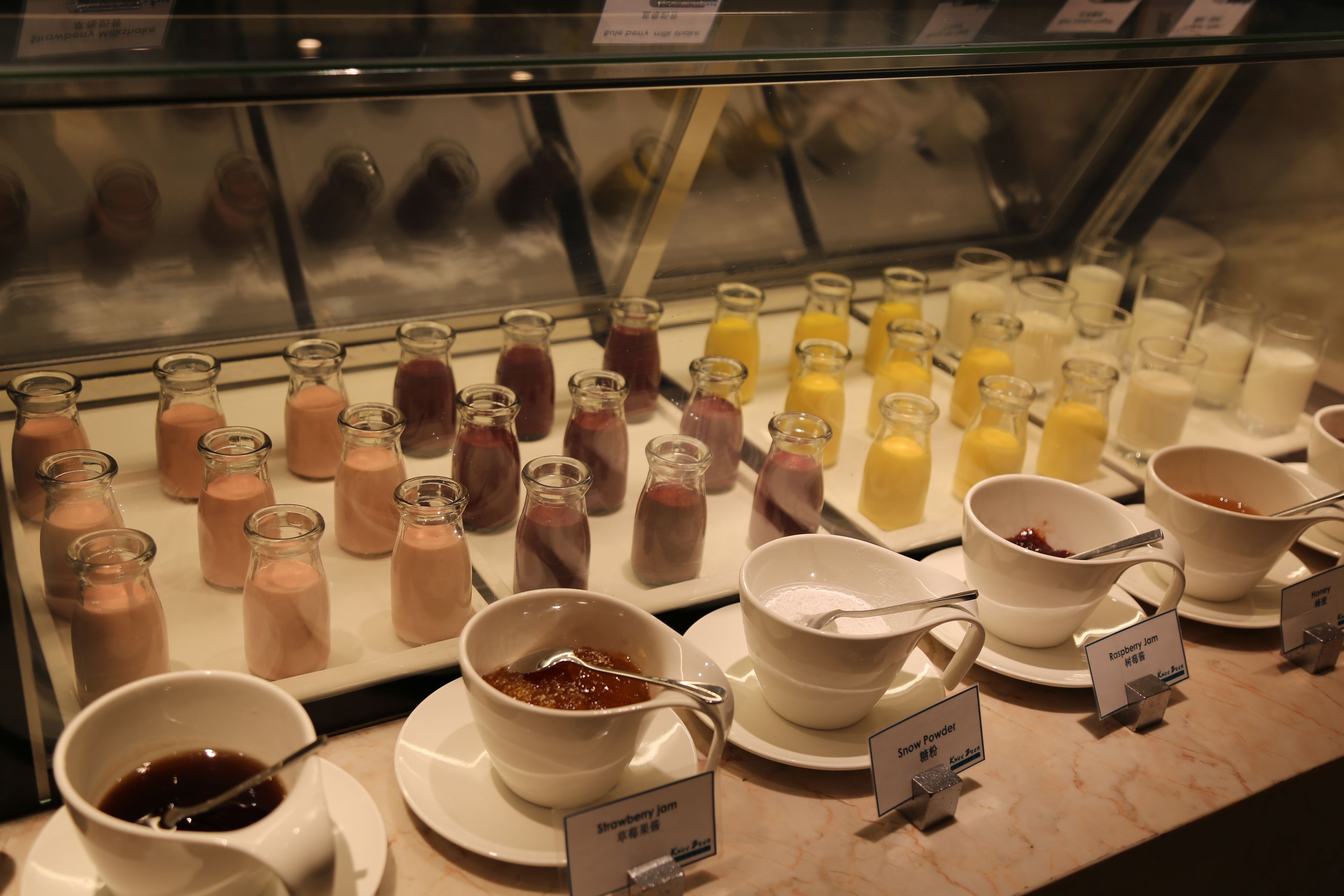 daily buffet breakfast (cny 218 per person)