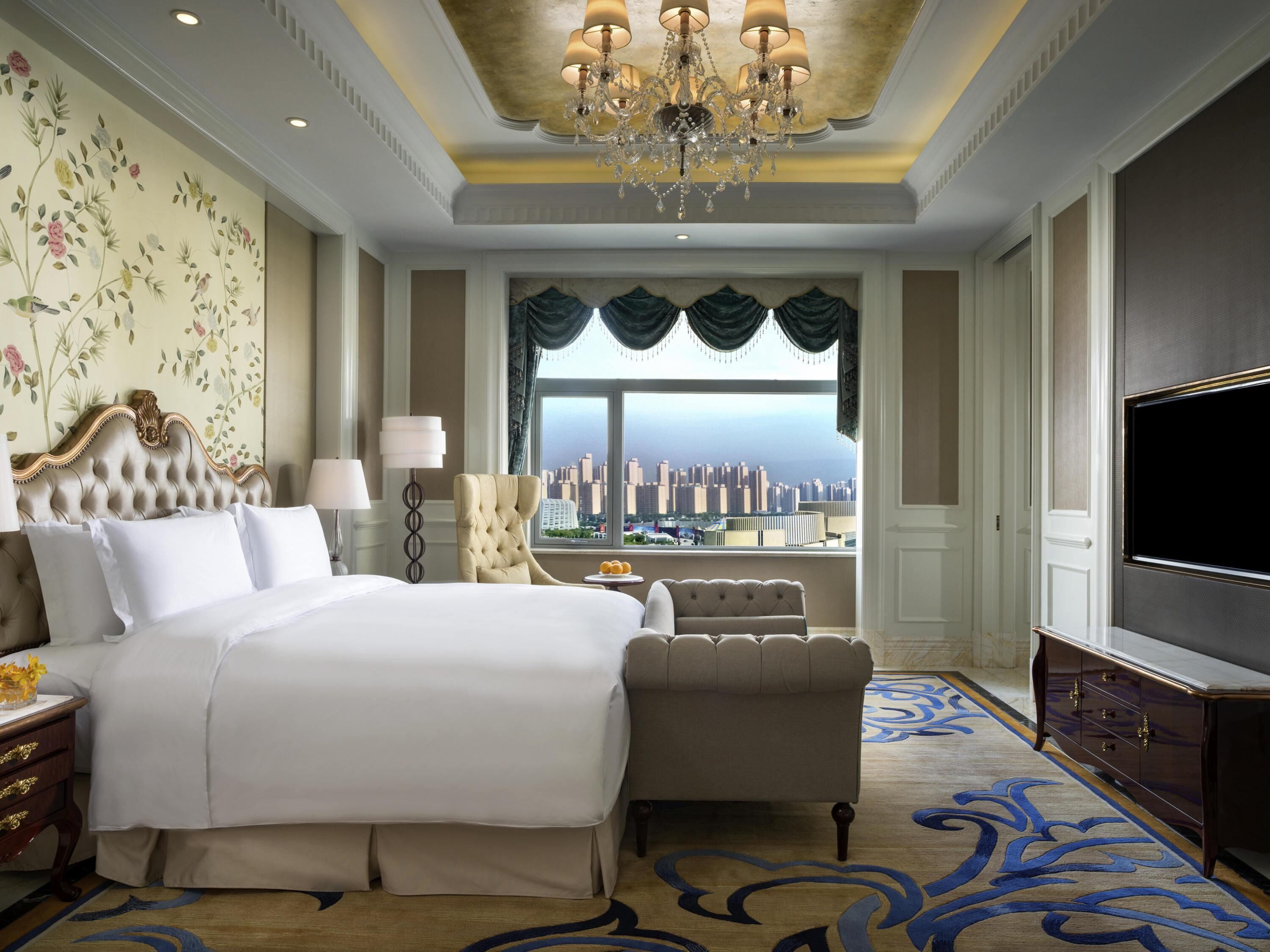 高級寢具、迷你吧、房內夾萬、書桌