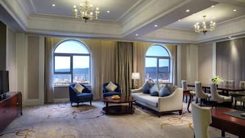 Premium bedding, minibar, in-room safe, desk