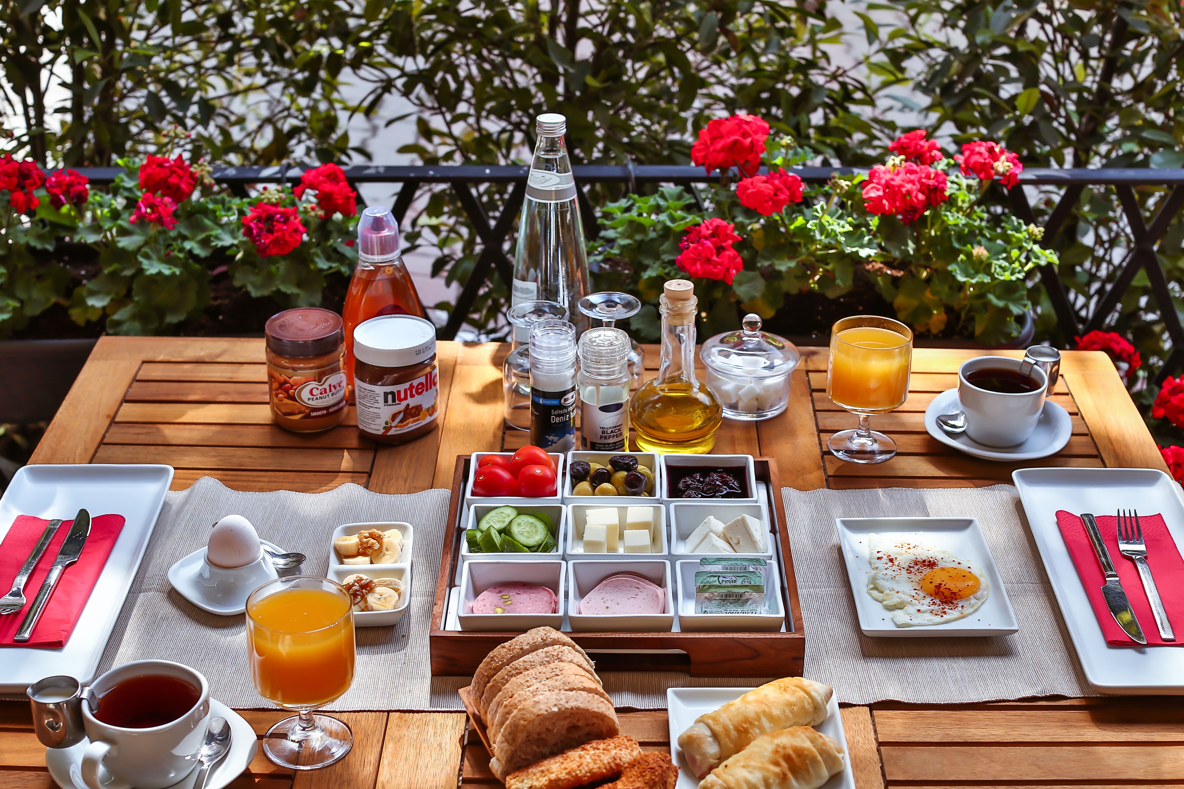 Daily buffet breakfast for a fee