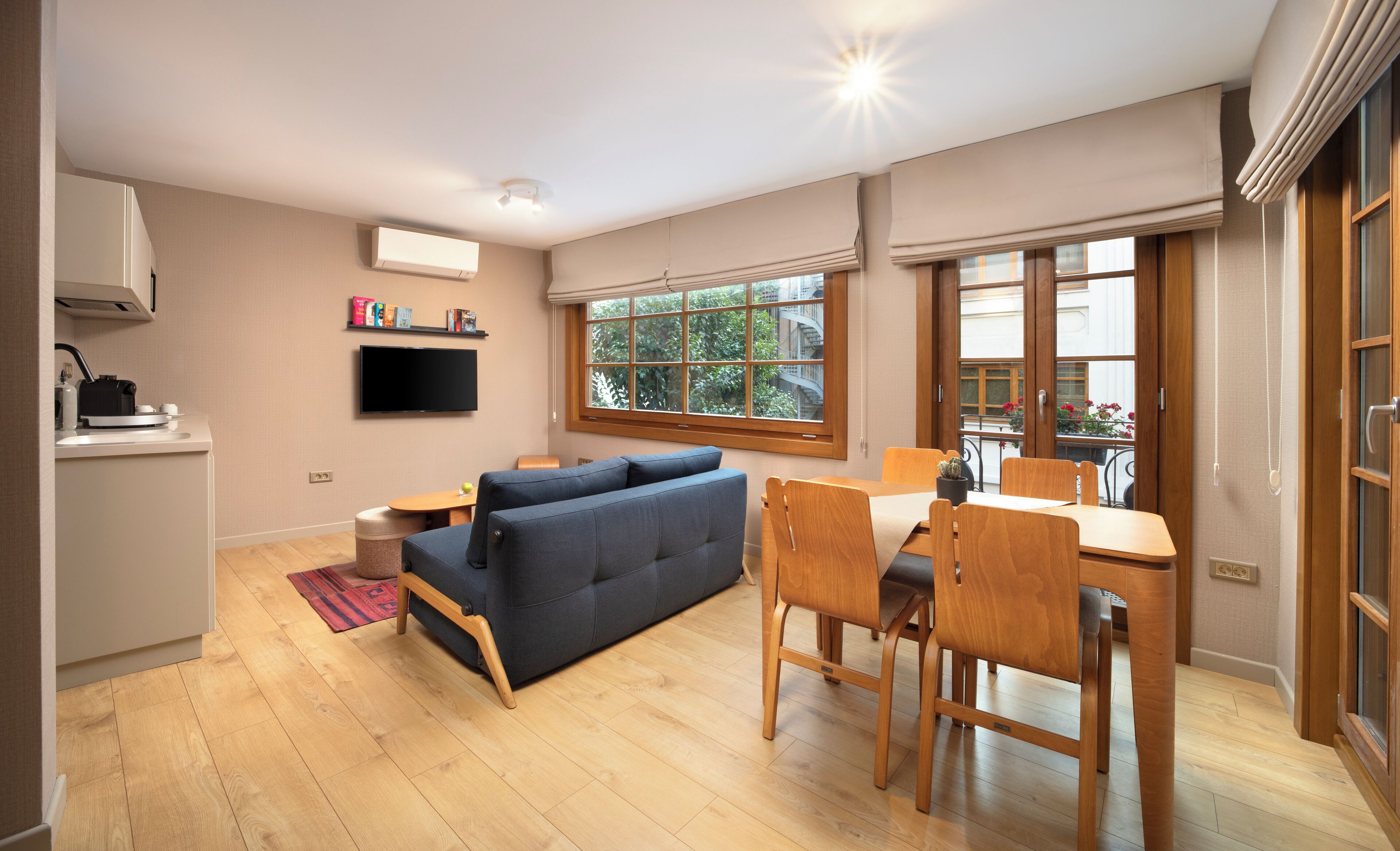 Private Loft Residence | In-room dining