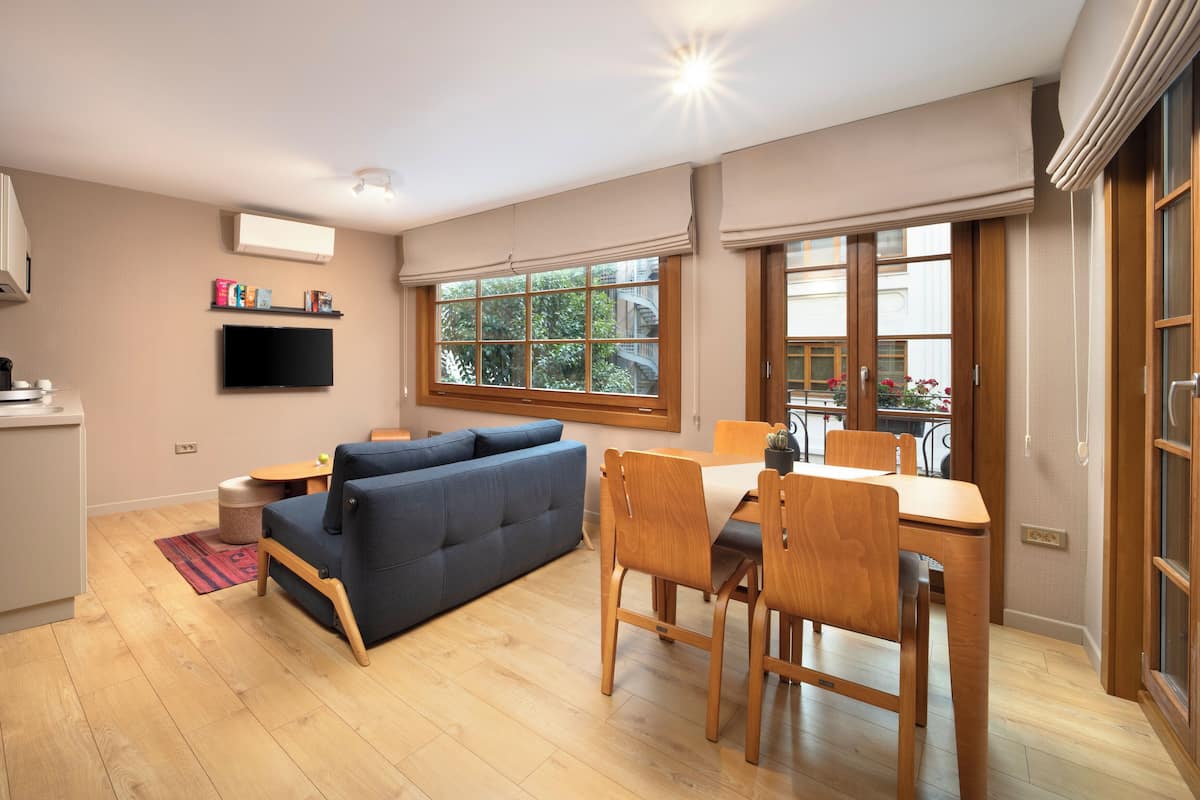 Loft | In-room dining