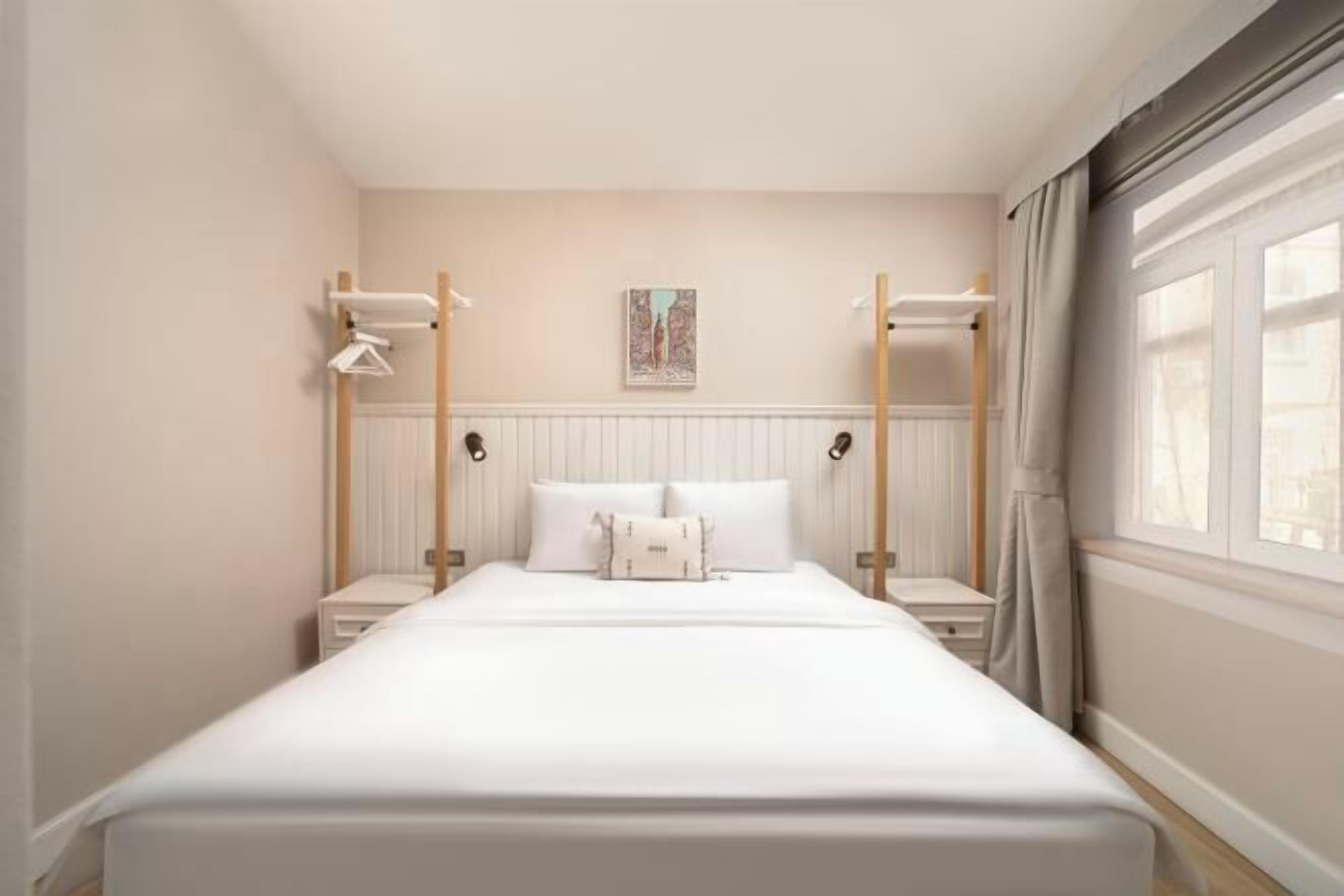 Premium bedding, in-room safe, individually decorated