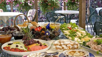 Se ofrece un desayuno continental (10 EUR por persona)