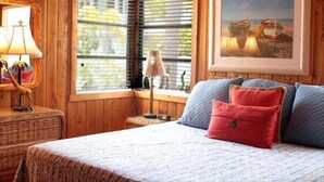 2 Bedroom House with Den | 1 bedroom, WiFi (free)
