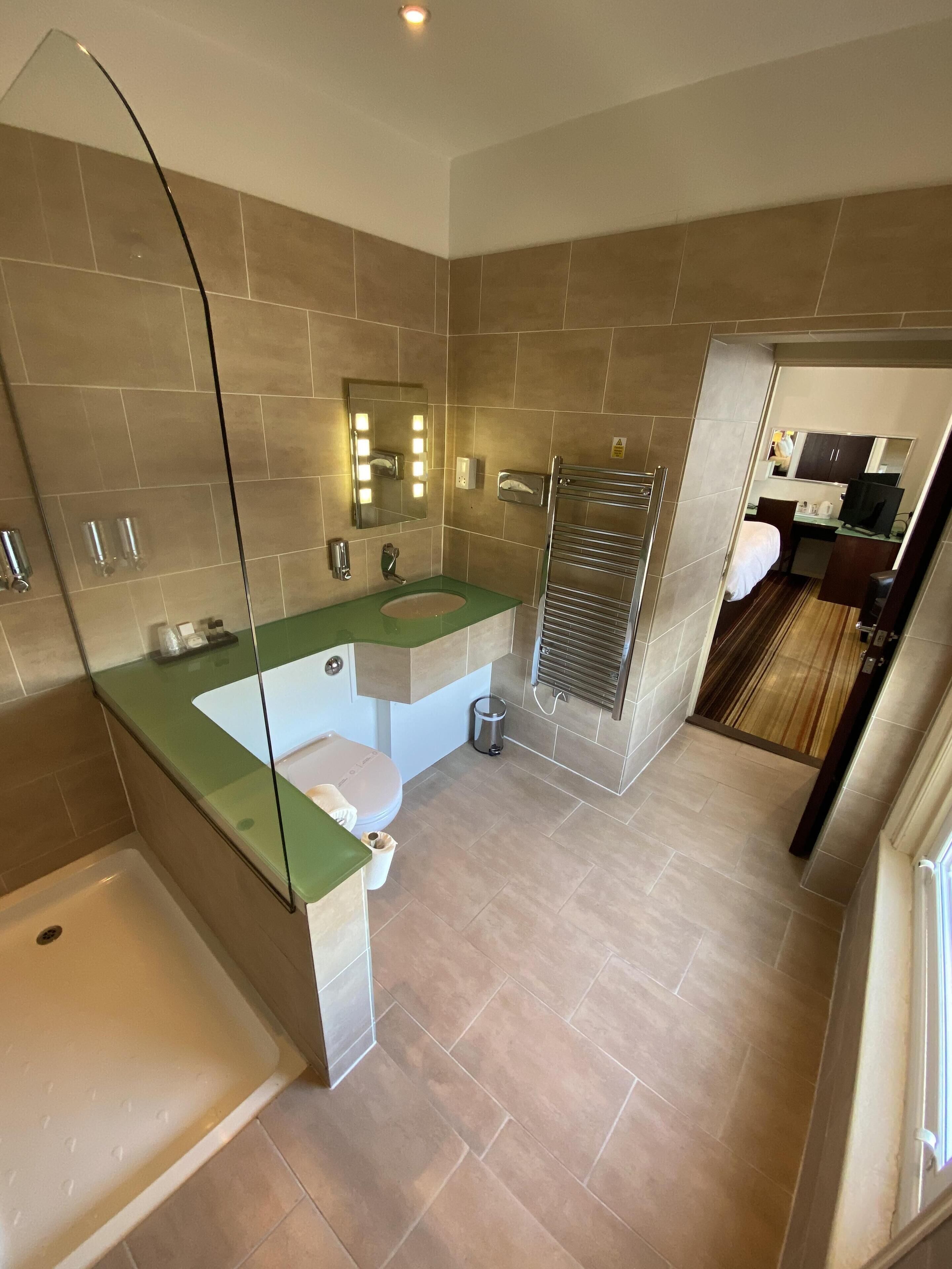 premier room, sea view | bathroom | shower, free toiletries, hair dryer, towels