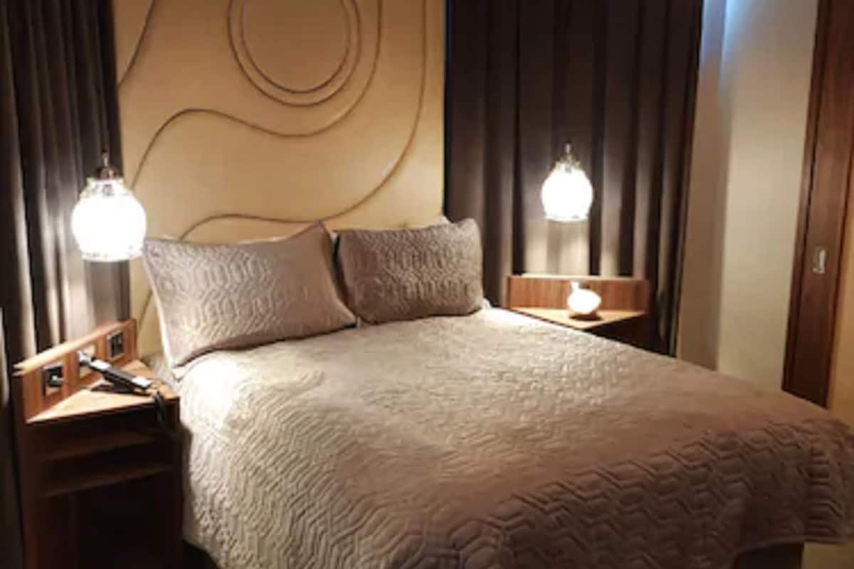 superior suite | desk, iron/ironing board, free wifi, bed sheets