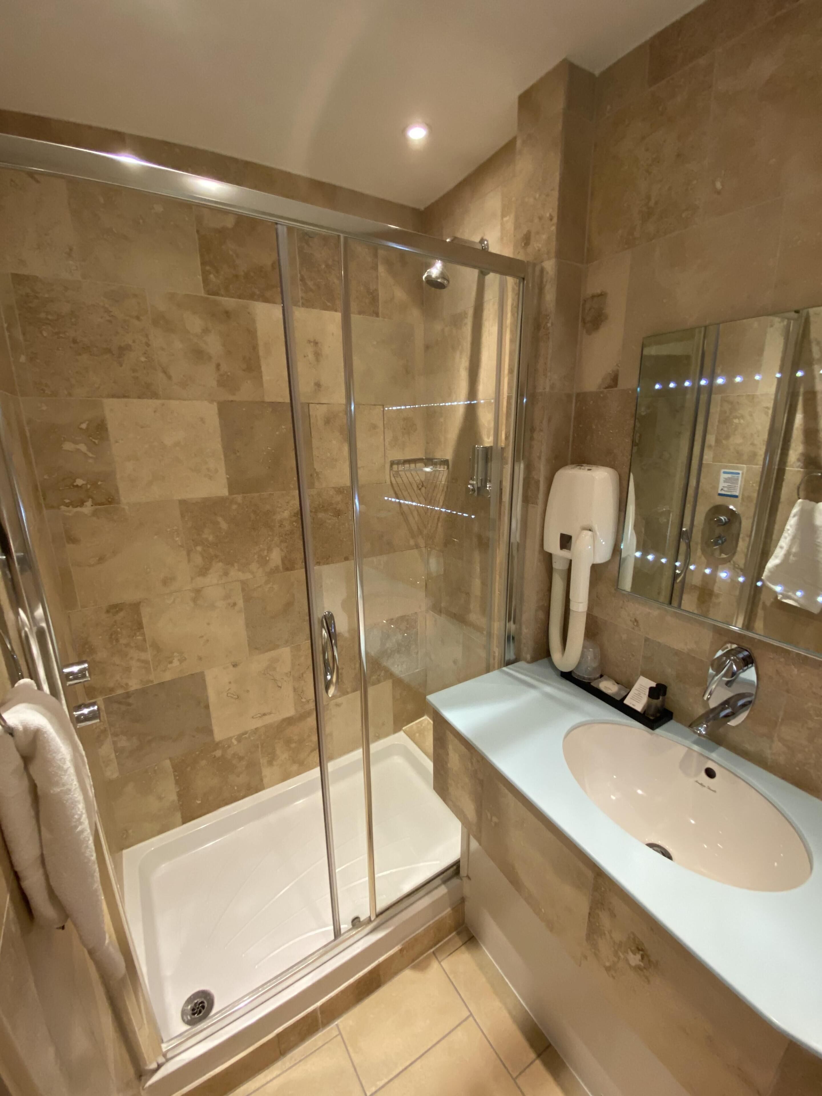 economy double room | bathroom | shower, free toiletries, hair dryer, towels