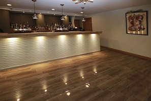 Bar (trong khuôn viên)
