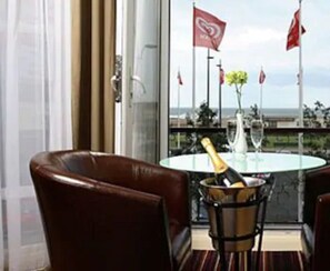 On the beach - The Prom Hotel (Great Yarmouth)