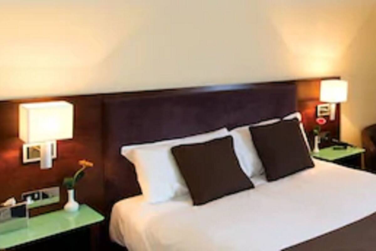 Desk, iron/ironing board (on request), free WiFi, bed sheets