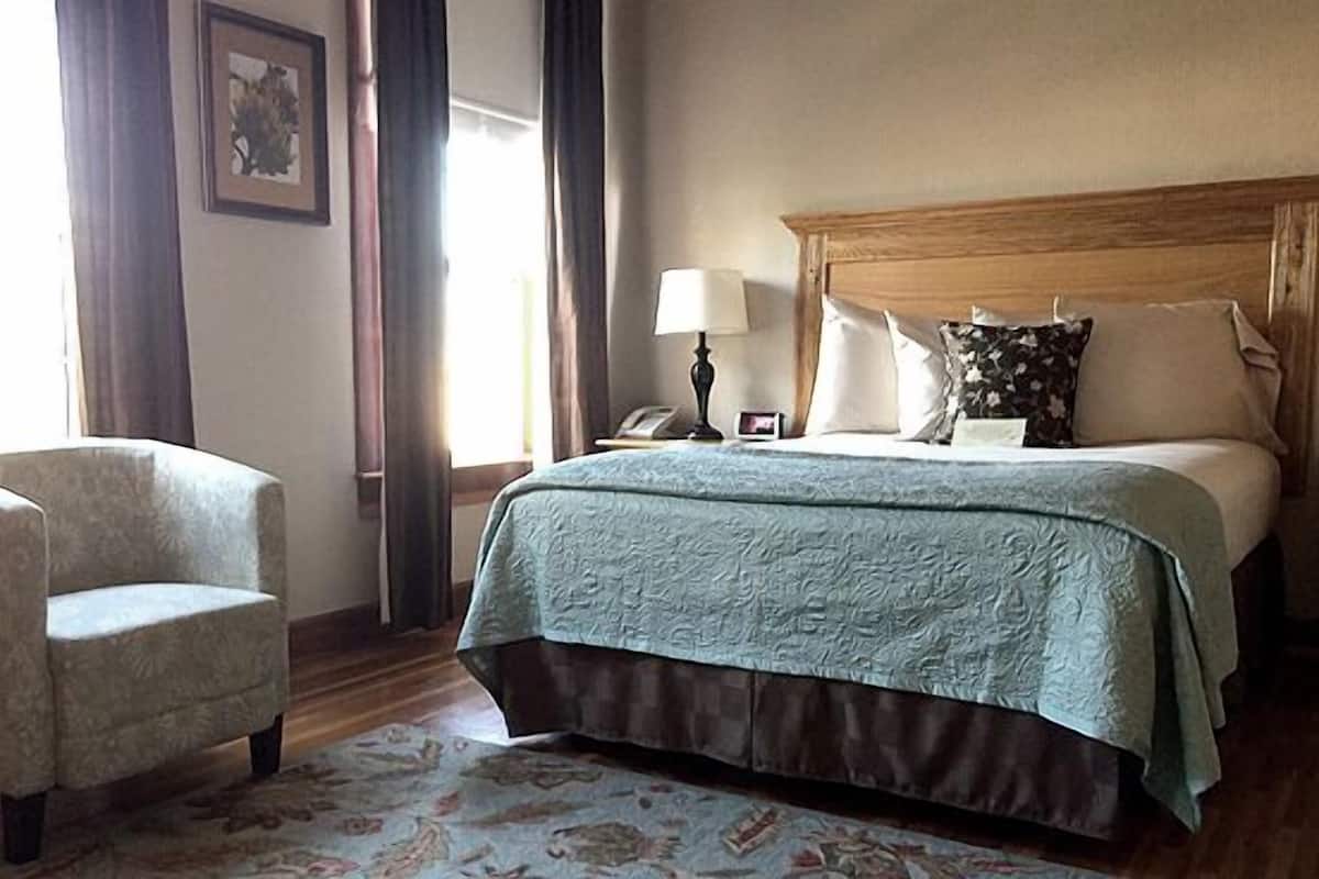 classic room, 1 queen bed | premium bedding, pillow-top beds, desk, laptop workspace