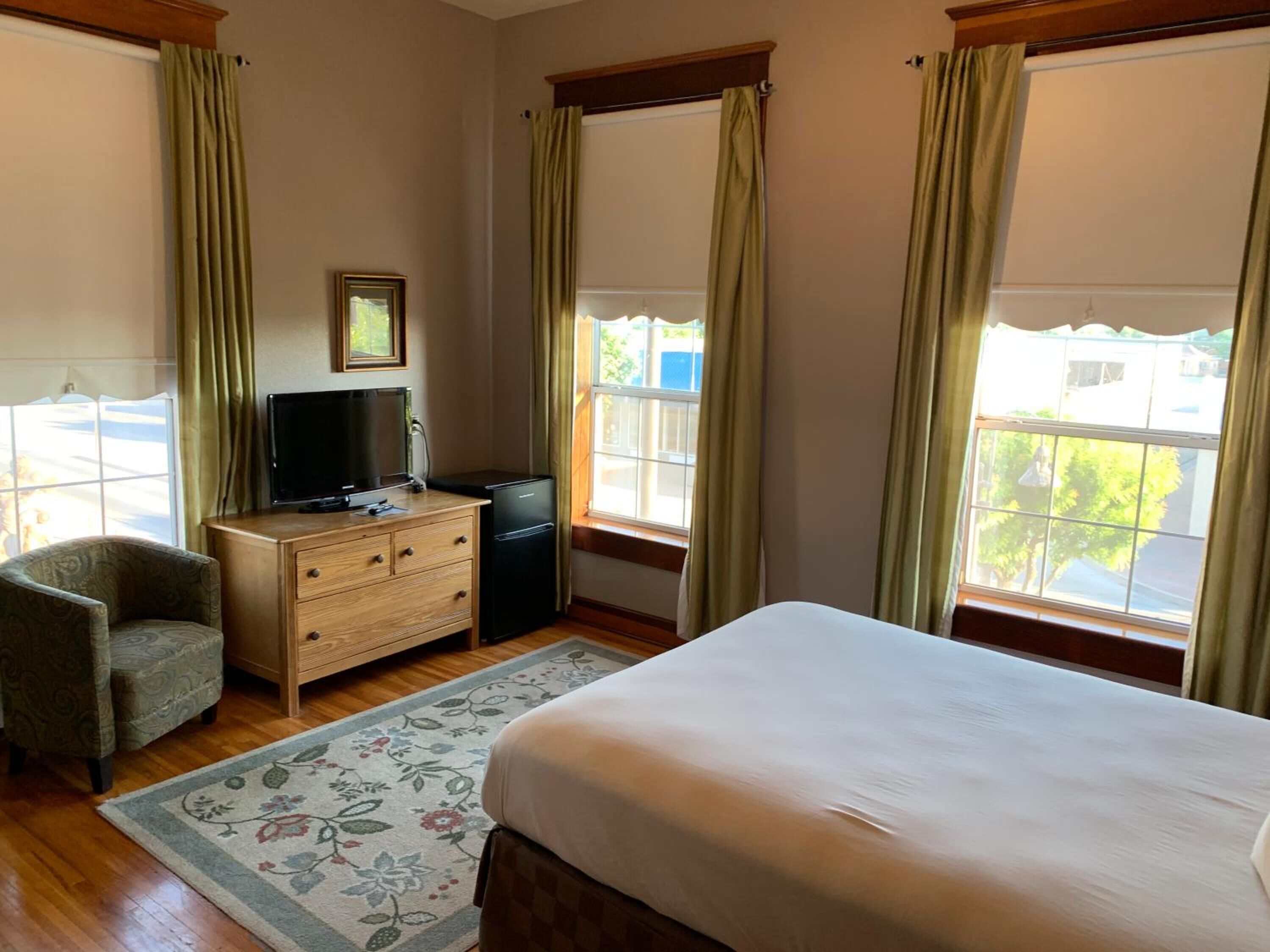 premium bedding, pillow-top beds, desk, laptop workspace