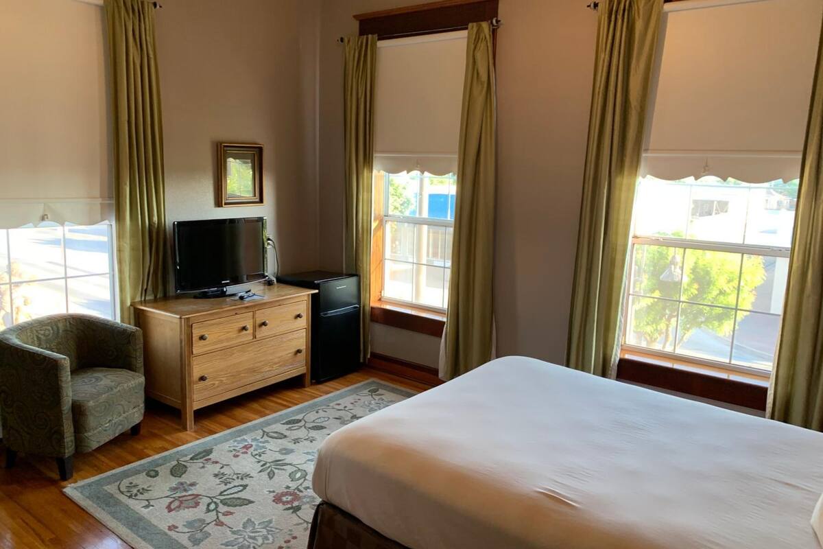 premium bedding, pillow-top beds, desk, laptop workspace