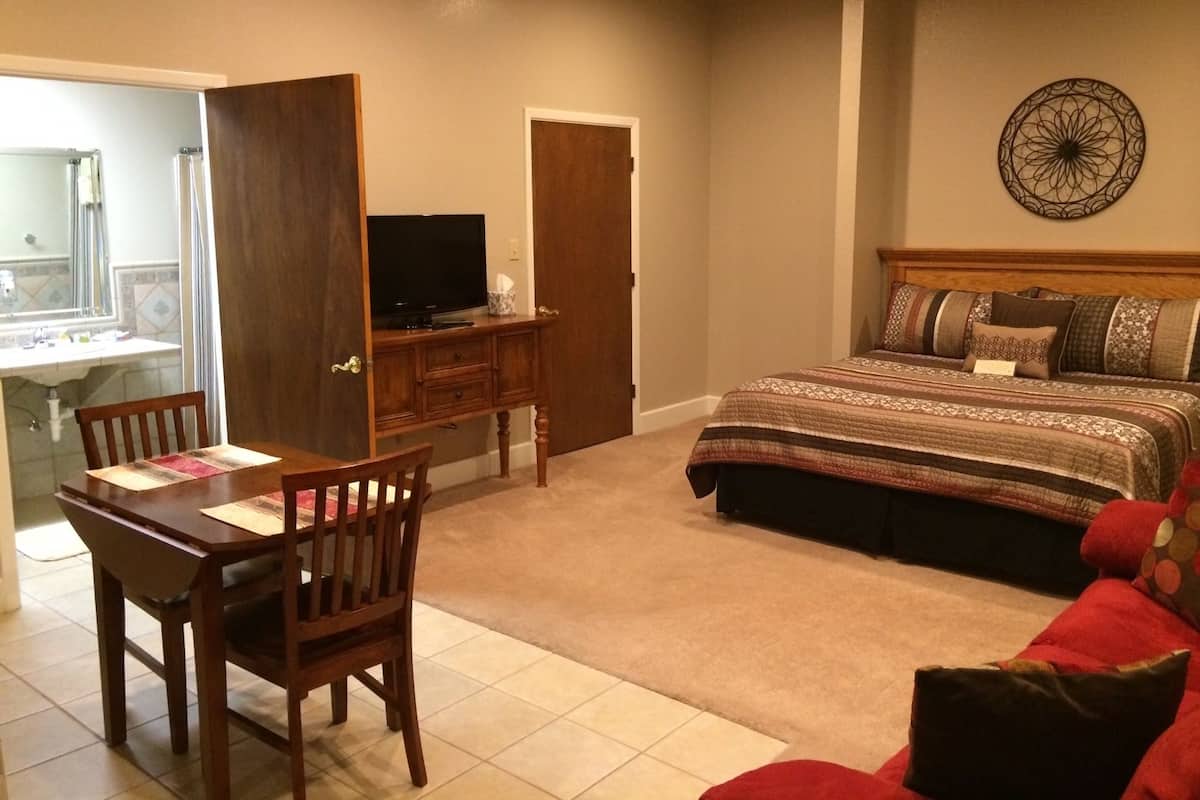 Comfort studio suite, 1 kingsize bed met slaapbank | Luxe beddengoed, pillowtop-bedden, een bureau, een laptopwerkplek