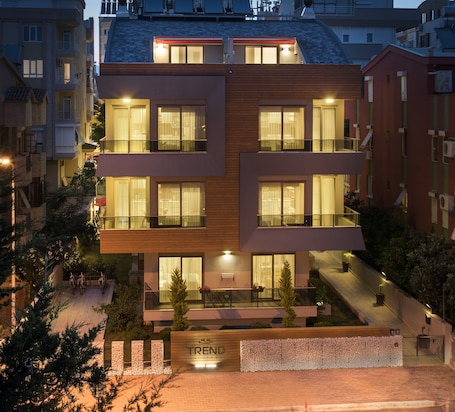 Front of property. Trend Suites