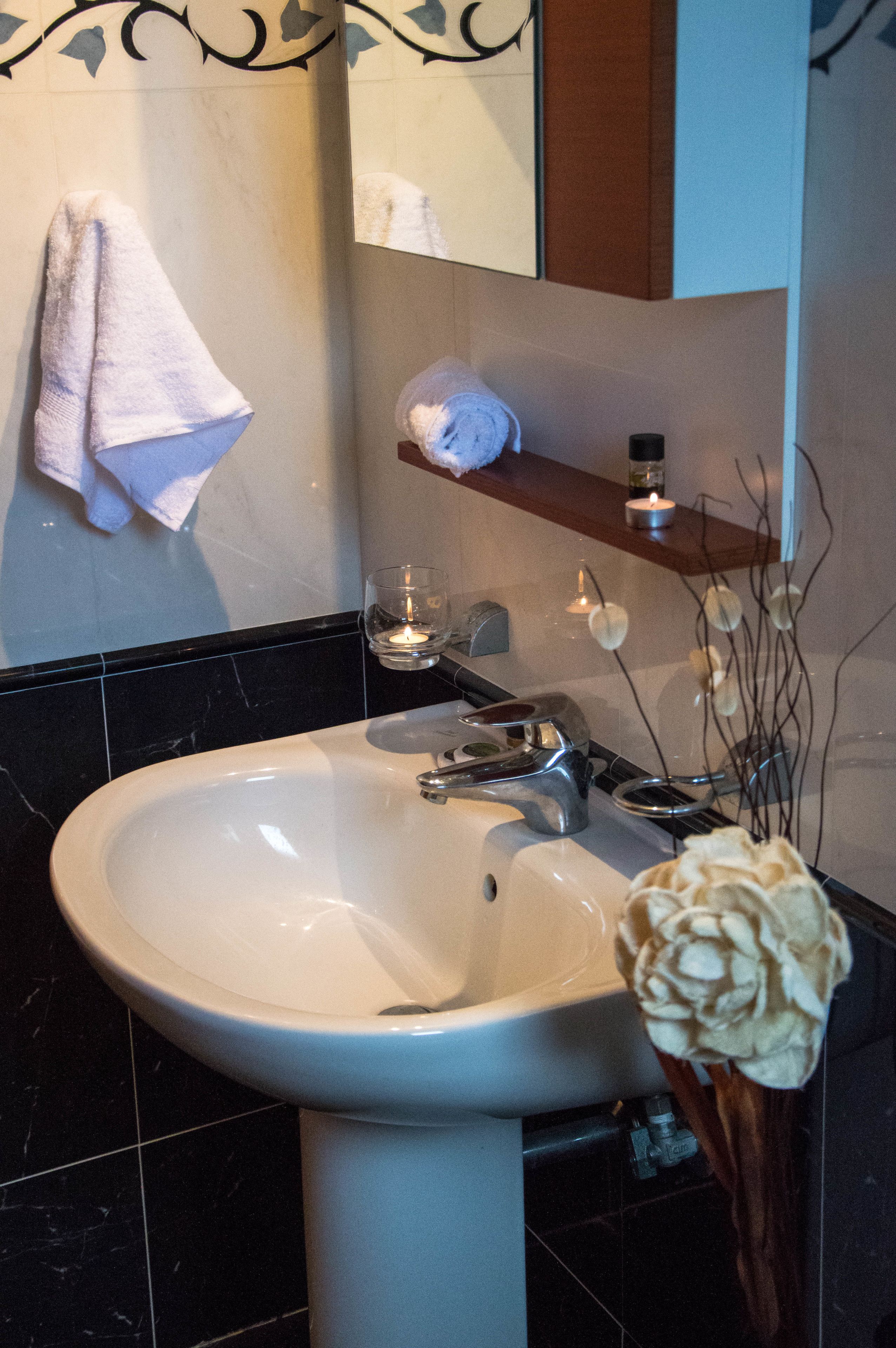 Bathroom sink