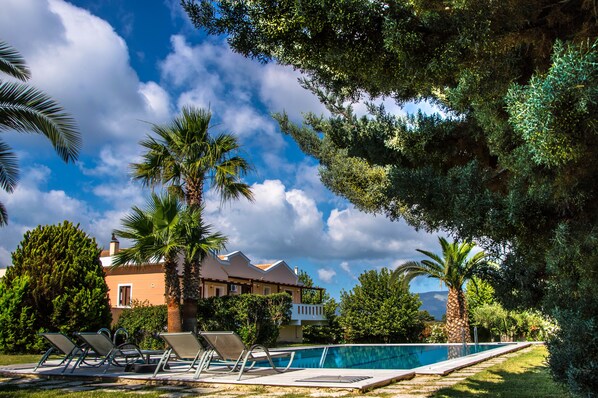 Seasonal outdoor pool - Leone Luxury Villas (Zakynthos)