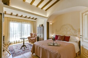 Luxury-Villa, 5 Schlafzimmer, eigener Pool, Hügelblick