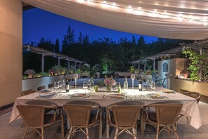 Outdoor dining - Villa Gaudia, Luxury Villa with pool, A-C (Rignano sull'Arno)