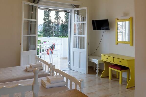 Studio, Sea View | Egyptian cotton sheets, in-room safe, soundproofing - Irene Hotel (Leros)