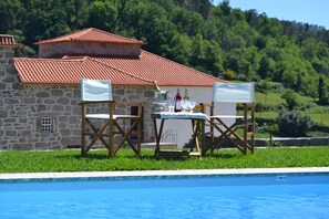 Outdoor dining - Casa da Portela de Sampriz (Ponte da Barca)