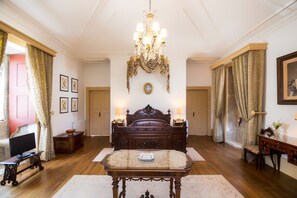 Suite | Soundproofing, free cribs/infant beds, rollaway beds, free WiFi