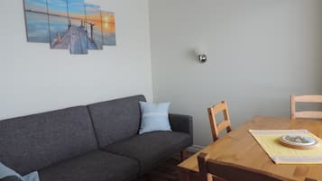 Phòng Suite tiện nghi đơn giản, 1 phòng ngủ, bếp, quang cảnh biển | Bộ đồ giường cao cấp, nệm cao su hoạt tính (memory foam)