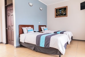 Familie appartement, 2 slaapkamers, kitchenette | Luxe beddengoed, een bureau, extra bedden (toeslag), gratis wifi