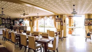 Tägliches inbegriffenes kontinentales Frühstück