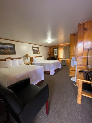 Premium bedding, Tempur-Pedic beds, free WiFi, bed sheets - The Trail's End (Dubois)