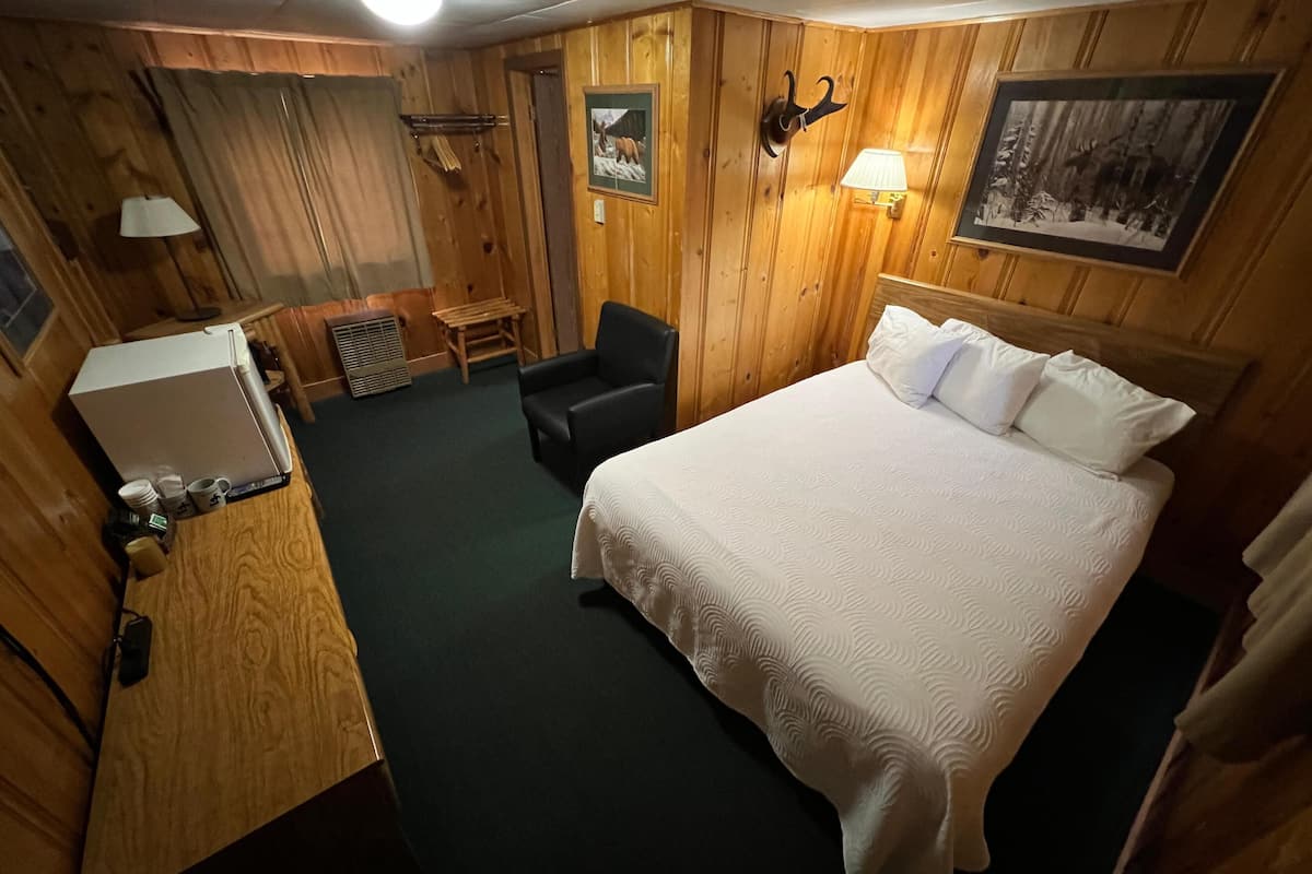 NON RIVER SIDE ROOM SINGE QUEEN