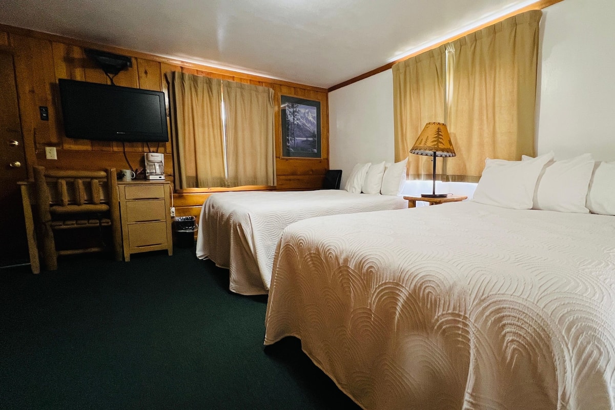 NON RIVER SIDE VIEW 2 QUEEN BEDS (Off River #: 205, 207, 208) | Premium bedding, Tempur-Pedic beds, free WiFi, bed sheets