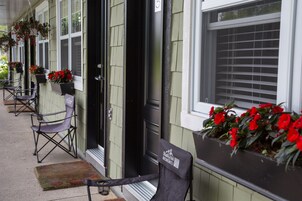 Studio, 1 Queen Bed, Kitchenette | Terrace/patio