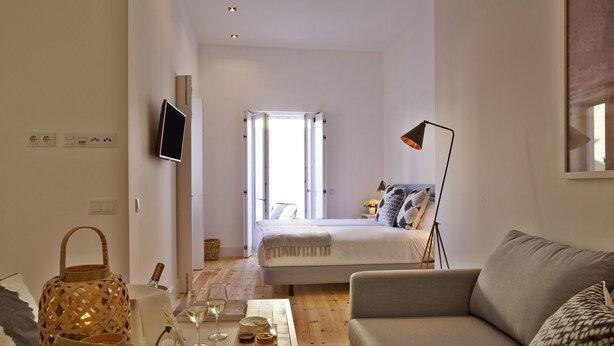 Down duvets, iron/ironing board, free cots/infant beds, free WiFi - Lisbon Five Stars Apartments Combro 77 (Lisbon)