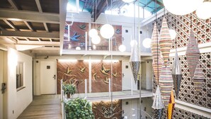 A multi-level interior with wooden flooring, a staircase, and a decorative wall with leaf patterns. - Da Lapa Design Hotel - Hostel (Rio de Janeiro)