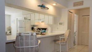 In-room dining - Seacrest II Condominium by Island Vacation Properties (Holmes Beach)
