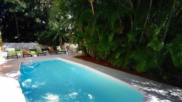 Outdoor pool - Seacrest II Condominium by Island Vacation Properties (Holmes Beach)