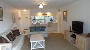 Living area - Seacrest II Condominium by Island Vacation Properties (Holmes Beach)