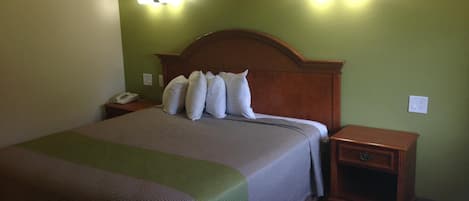 Bureau, chambres insonorisées, fer et planche à repasser, Wi-Fi gratuit