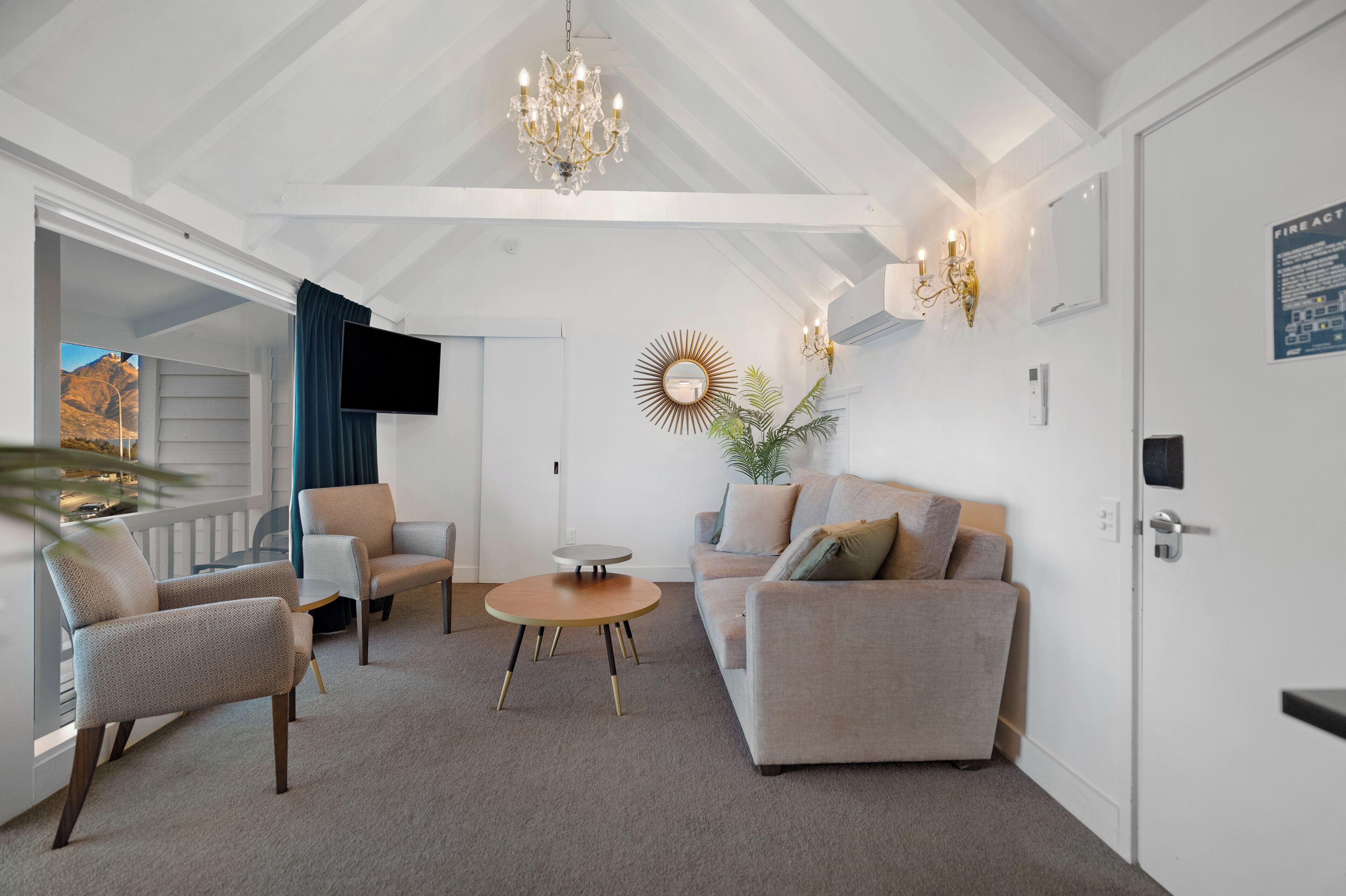 Photo - Lakeview Colonial Motel