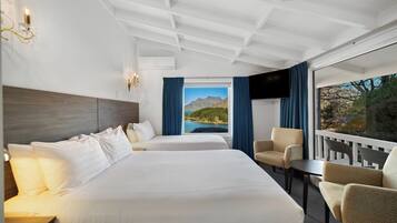 Twin Studio | In-room safe, laptop workspace, soundproofing, iron/ironing board